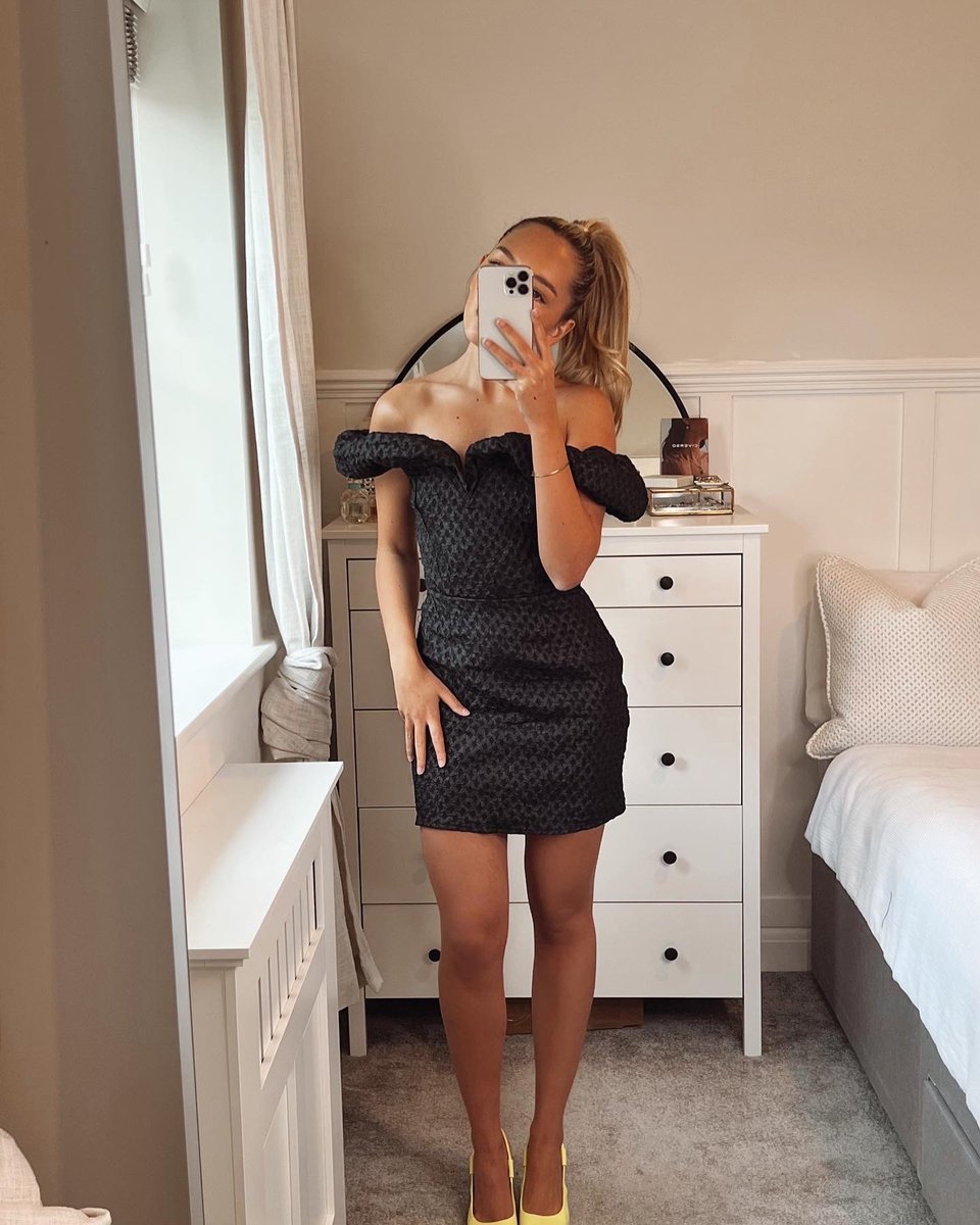 ✨𝟒𝟎% 𝐎𝐅𝐅 𝐄𝐕𝐄𝐑𝐘𝐓𝐇𝐈𝐍𝐆*✨ Including our party wear🙌 Here is Ella showing us her fave style the ‘Black Textured Jacquard Fabric Bardot Mini Dress’😍 Go to our site or app to get yours now and don’t forget to use code ITS40 for 40% off📲✨*exclusions apply