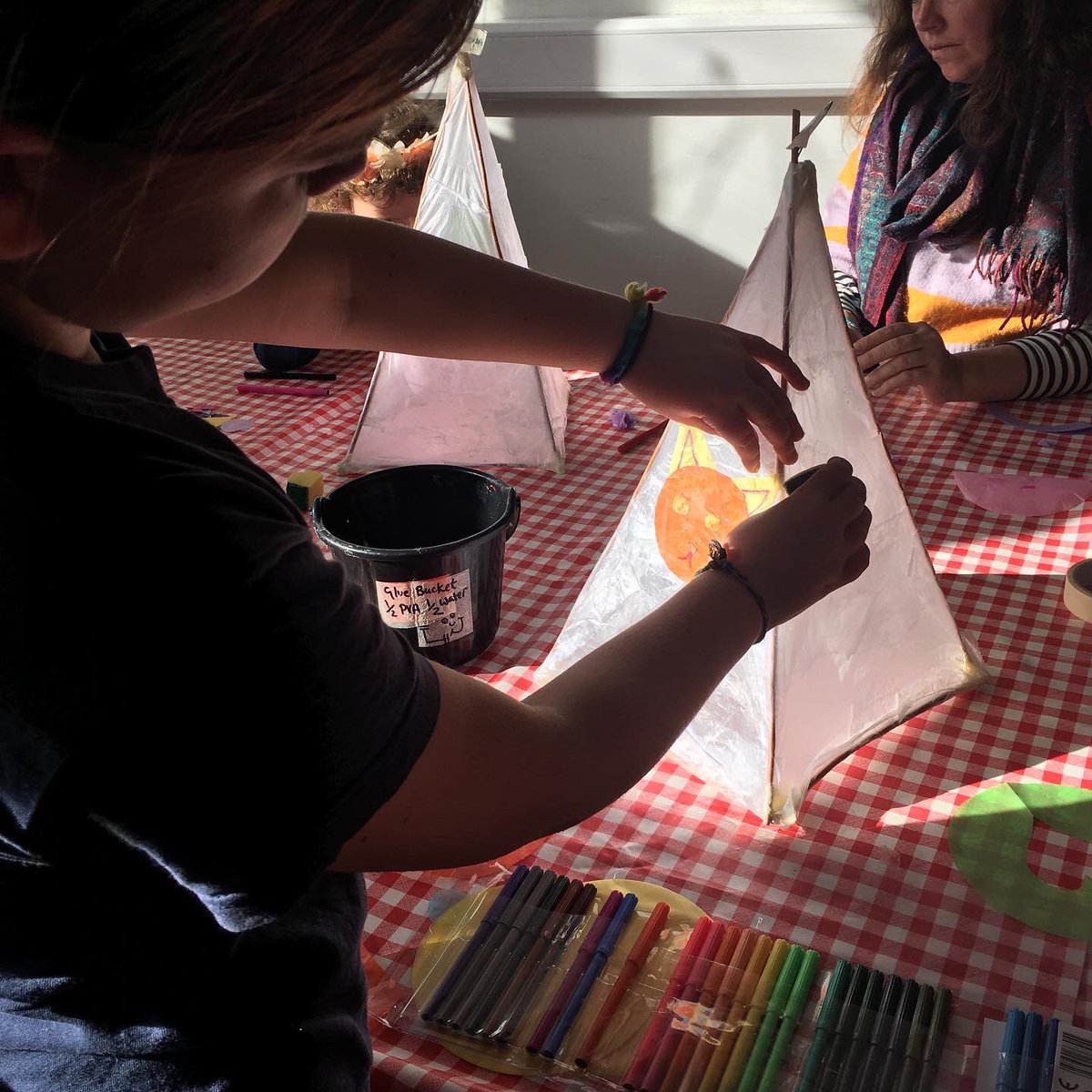 Tonic_Creatives's tweet photo. Gr8 avo @exeterlibrary #ExeterLibrary creating lanterns with the Exeter Community for the Exeter Carnival on the 26th November! It was so much fun, we loved all the fantastic designs the children came up with including Cat Witch 🙌Thanks to the library team for accommodating us https://t.co/6iuOqCtuIm
