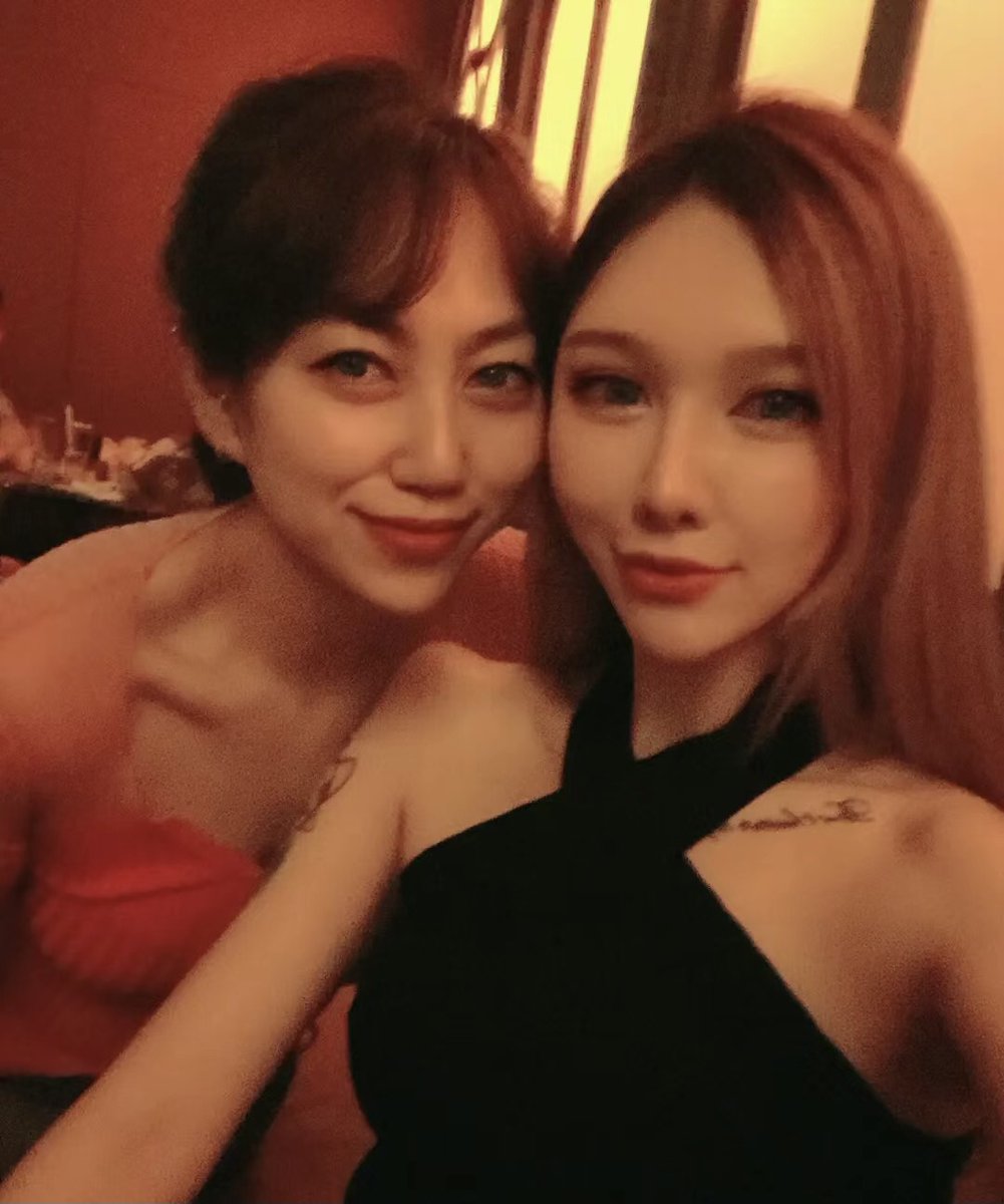 abcvip1818's tweet photo. 多年的好闺蜜，哪个漂亮😜 https://t.co/GoJyUu2u1C