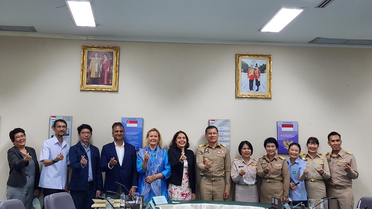 Unfpa_Thailand's tweet photo. The UN Resident Coordinator, @SabharwalGita, & @AsaTorkelsson showcase public-private partnership of @Pr_Anamai, @Unfpa_Thailand, @ThisIsReckitt with Dep. Governor of Chiang Mai to ensure teen mothers are supported during their pregnancy & continue fulfilling their potentials🤝. https://t.co/sJFIpqqQKo
