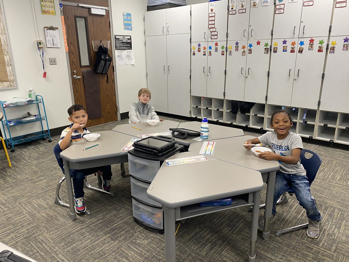 MrsJessCosman's tweet photo. Today we celebrated the end of our Johnny Appleseed unit by learning to how to make homemade applesauce and writing the instructions using sequencing words. #ic2223 #onlyatIC #ICallthetime https://t.co/XW8dGNHFL4