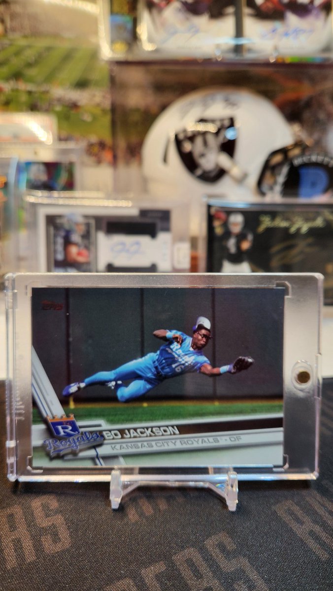 OnEdge_cards's tweet photo. 🔥Mail Day..... #BoKnows #ShortPrints #Topps 🔥 https://t.co/rFWKPeB1oJ