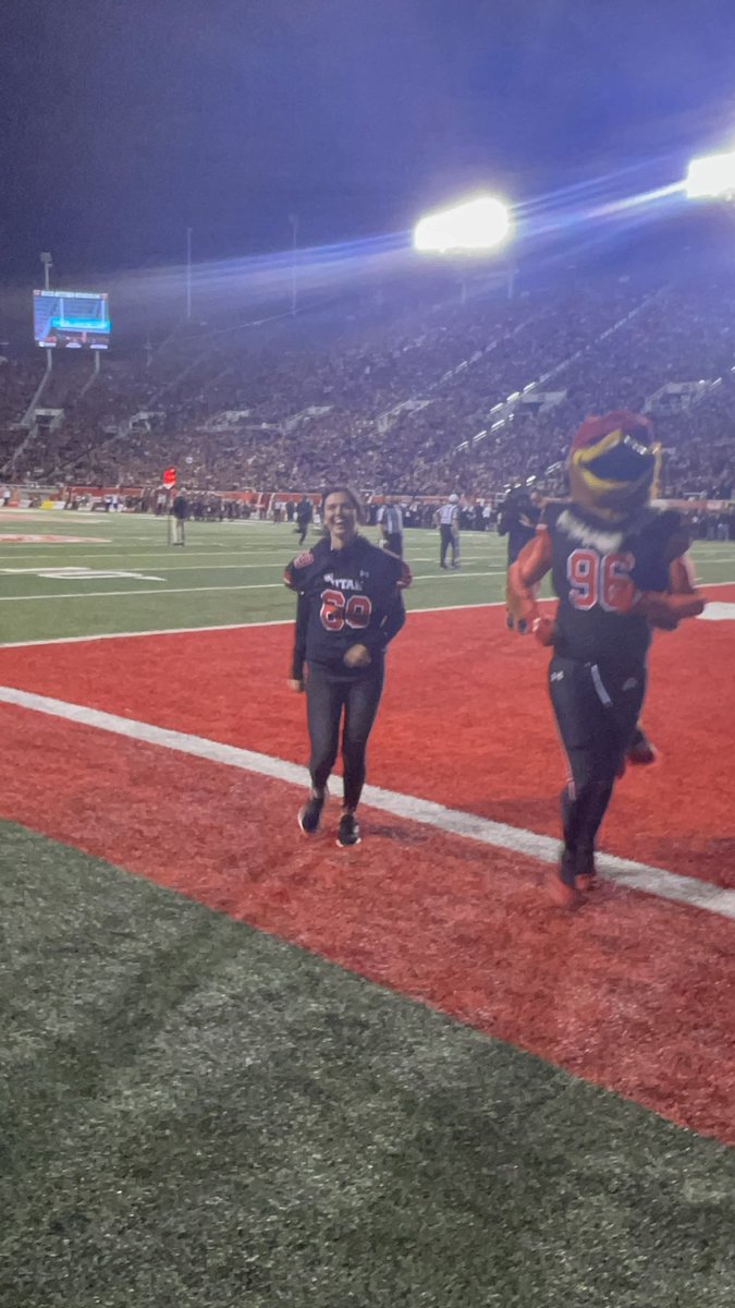 demery23's tweet photo. @megrichins02 @annemgodfrey @Utah_Football this gal is ready to go https://t.co/rQZYjYkXMG
