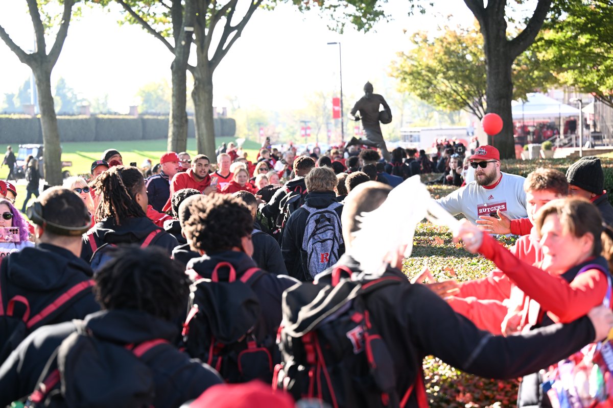 If you're out in Minnesota for @RFootball this weekend, make sure you come out to the R Fund Social and Tailgate! Friday ➛ 7-10 PM @surlybrewing Saturday ➛ 12-3:30 PM Tailgate #CHOP | 🪓 | #GoRU