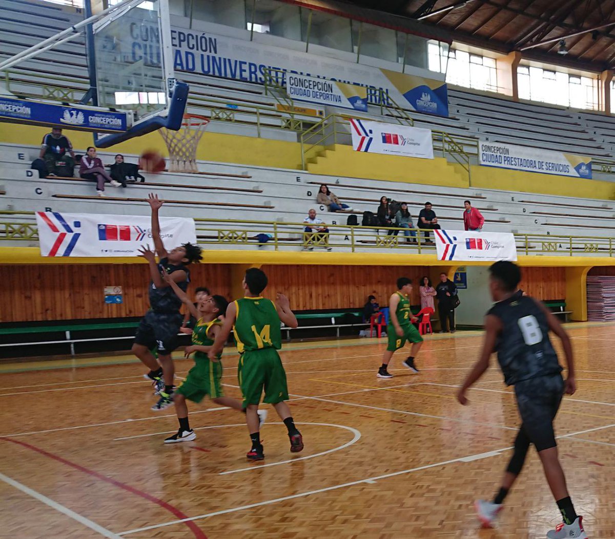 BASQUET VARONES | El quinteto de #Tarapacá (Corona School) se recupera y vence a su similar de #Ohiggins 74-44.

Este viernes disputará el quinto lugar de la Final Nacional de los #JDE2022 ante el cuadro de #Magallanes.

VAMOS!!! 🏀👍🏼

<a href="/AleBenado/">Alexandra Benado</a> <a href="/AntoIllanesR/">Antonia Illanes Riquelme</a> <a href="/MindepChile/">Ministerio del Deporte</a>