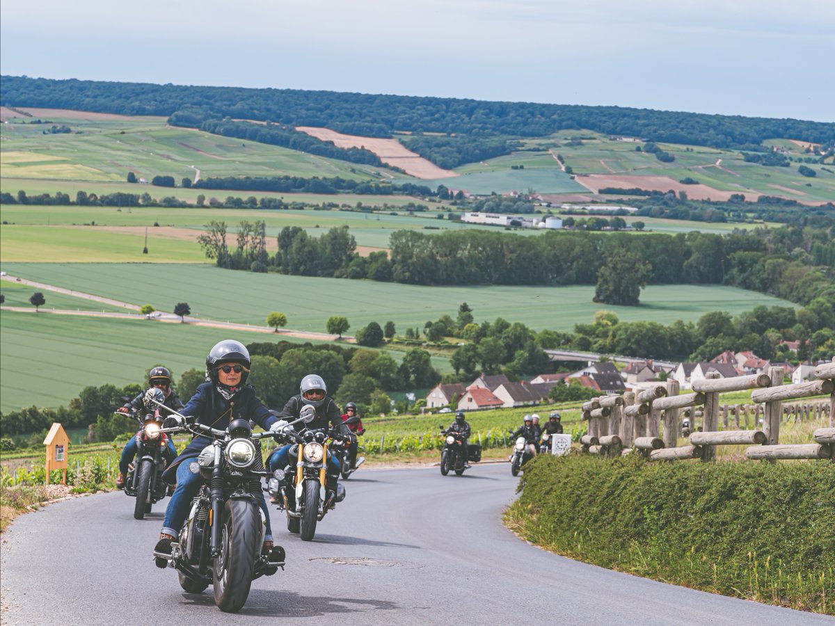 A grand backdrop in Grand Est. Riders of Reims taking in the green pastures of the champagne wine-growing region. 🌎 Reims, France 📸 AGTRACKS