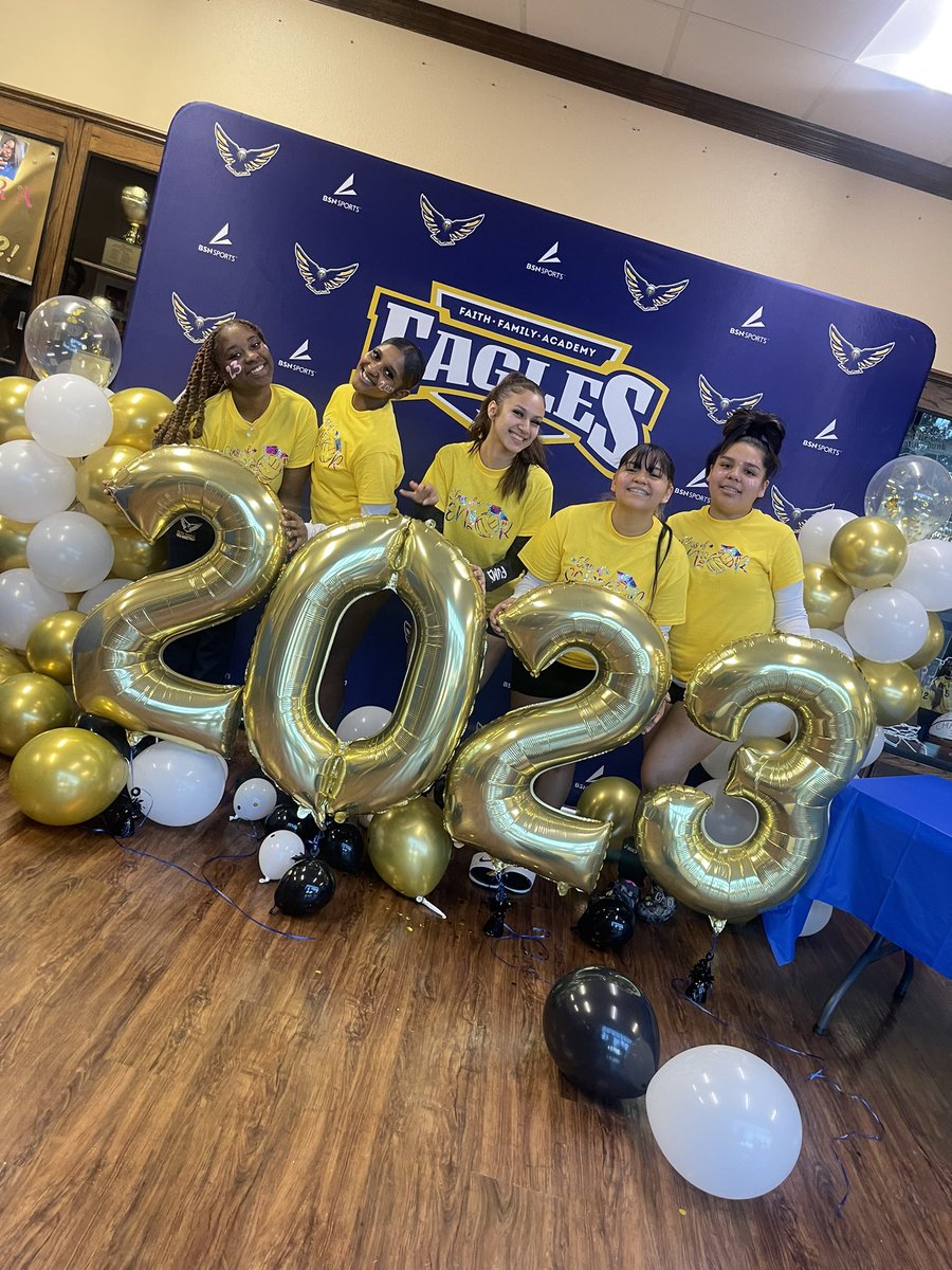 COACHTUCKER3's tweet photo. My girls all of you are destined for greatness 🫶🏾🫶🏾🫶🏾 #seniornight2k23 https://t.co/yTQN5tNvMv