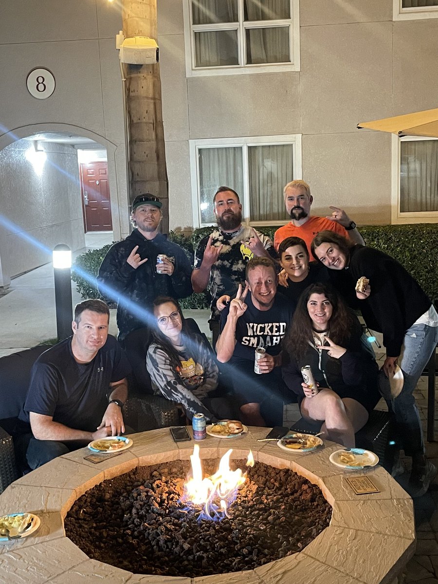 lisalombs's tweet photo. This is what #NFTCommunity means. We have people in from all over the country and the /world/ forming real friendships because @DeathbatsClub brought us together under a common banner. I can't wait to hang out with all the other deathbats this Saturday!! 🫶 https://t.co/PhTIvlC9vw