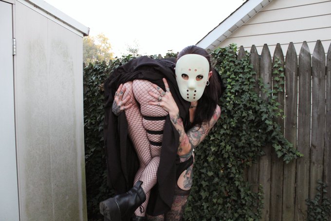 Hide your girl or I WILL hehehehe (not gonna hurt her just gonna love her) xo @the_venus_witch https://t<a href="/tag/thanku"class="tags"><span>#thanku</span></a><a href="/tag/circusshit"class="tags"><span>#circusshit</span></a>