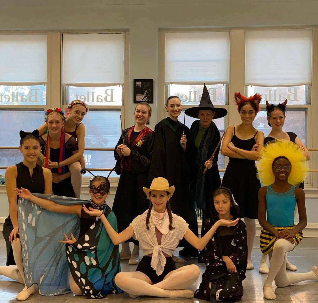 balletarts's tweet image. Well dressed Ballet IV!! Everyone went all out in this group!! 👏👻🙌 🧙‍♀️ #balletboo #balletarts #halloweenballetclass instagr.am/p/CkPelU-DKgc/