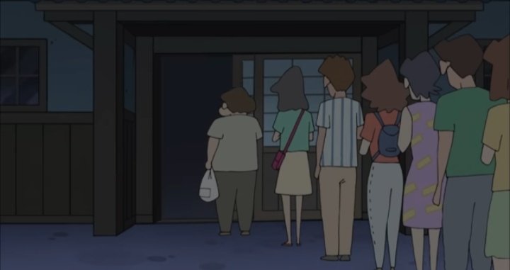 ⚠️ สปอย !! 

ชินจังตอนนี้ถือเป็นอีกตอนที่น่ากลัวสำหรับเราเลย คือพวกชินจังกำลังจะไปเล่นพ่อแม่ลูกกับเนเน่ ระหว่างทางก็ไปเจอคนเข้าแถวกันอยู่ ด้วยความที่สงสัยก็เลยไปถาม กลายเป็นว่าพวกชินจังถูกขอให้เข้าแถวแทนผญ.4คน ที่น่ากลัวคือพอเข้าไปอยู่ในแถวแล้วจะเดินออกจากแถวไม่ได้ (1)