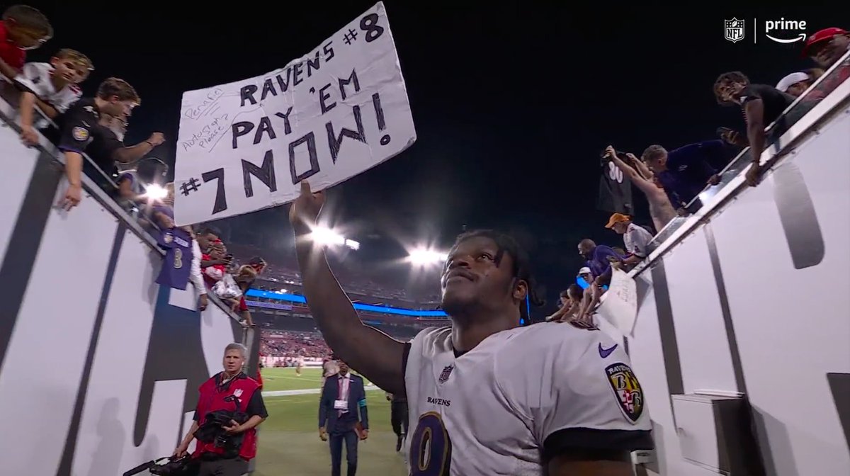 MySportsUpdate's tweet photo. Lamar Jackson holding up a sign with a clear message... 💰💰 https://t.co/4l76eOvdCK