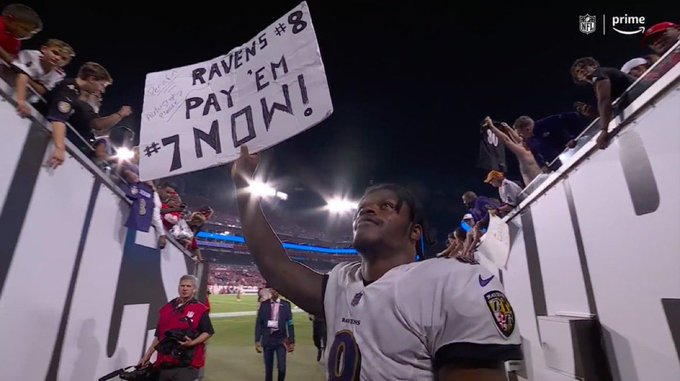 nflrums's tweet photo. #Ravens Lamar Jackson holding the sign Pay 'em now.
#RavensFlock #NFL 

Lamar autographed this as well.. https://t.co/qOP4ot8VD8