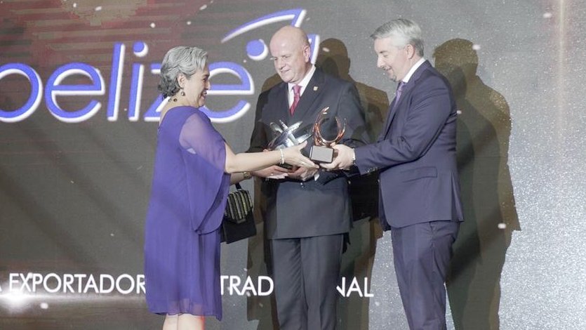 Fedexpor's tweet photo. #PremioeXpor | La estatuilla de bronce 🥉 en la categoría Gran Empresa Exportadora, sector no tradicional es para #MARBELIZE, se especializa en la producción y exportación de conservas de atún y otros derivados alimenticios actualmente está presente en cerca de 20 destinos. https://t.co/M84HvmVSdF