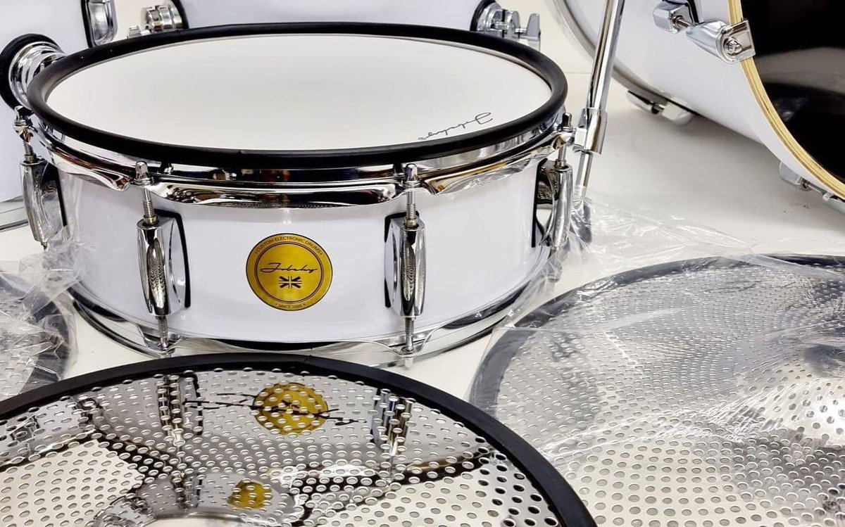 jobekydrums's tweet image. White gloss electronic kit with silver electronic cymbals going out to a U.K. customer #electronicdrums #edrums #drumkit #drumset #drumming #cymbals #electroniccymbals