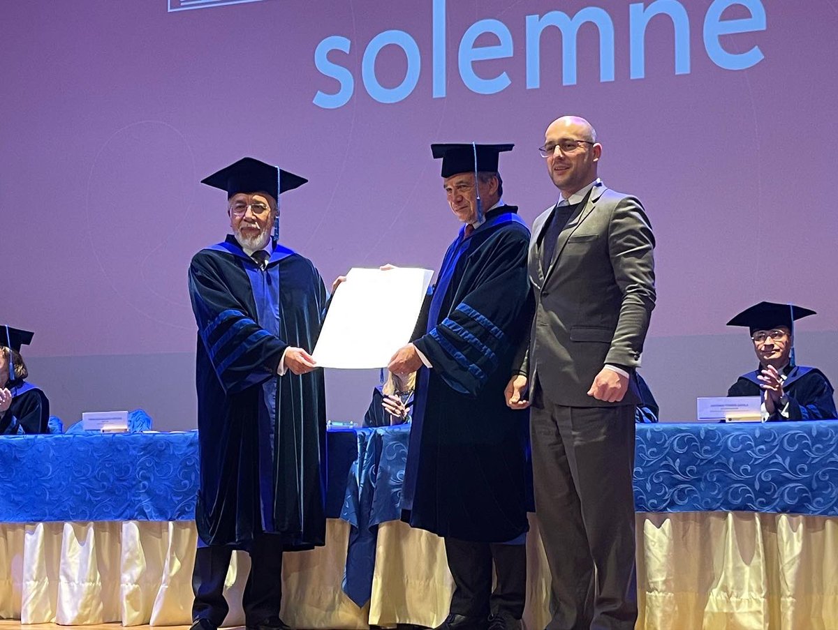 cam_cuenca's tweet photo. Rendimos un justo homenaje por sus 35 años de institucionalidad a la Facultad de Ciencias Jurídicas de la @uazuay.

Reconocemos la trayectoria y la labor realizada en la formación de generaciones de profesionales.

#camcuenca #cienciasjurídicas #uda #cuenca https://t.co/YcXvDYJN33