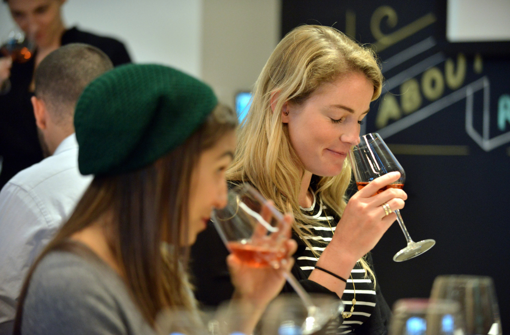 VINEXLIVE's tweet photo. 📰 HEADLINES AU exports to China -59% | NZ export record | 2000 UK ontrade venues close in 3mths | Millennials wine growth | CapeWine | Cava yields low | Rabobank reports US premium wine sales will slow - https://t.co/Udg2bvWicj https://t.co/pimHMp6lia