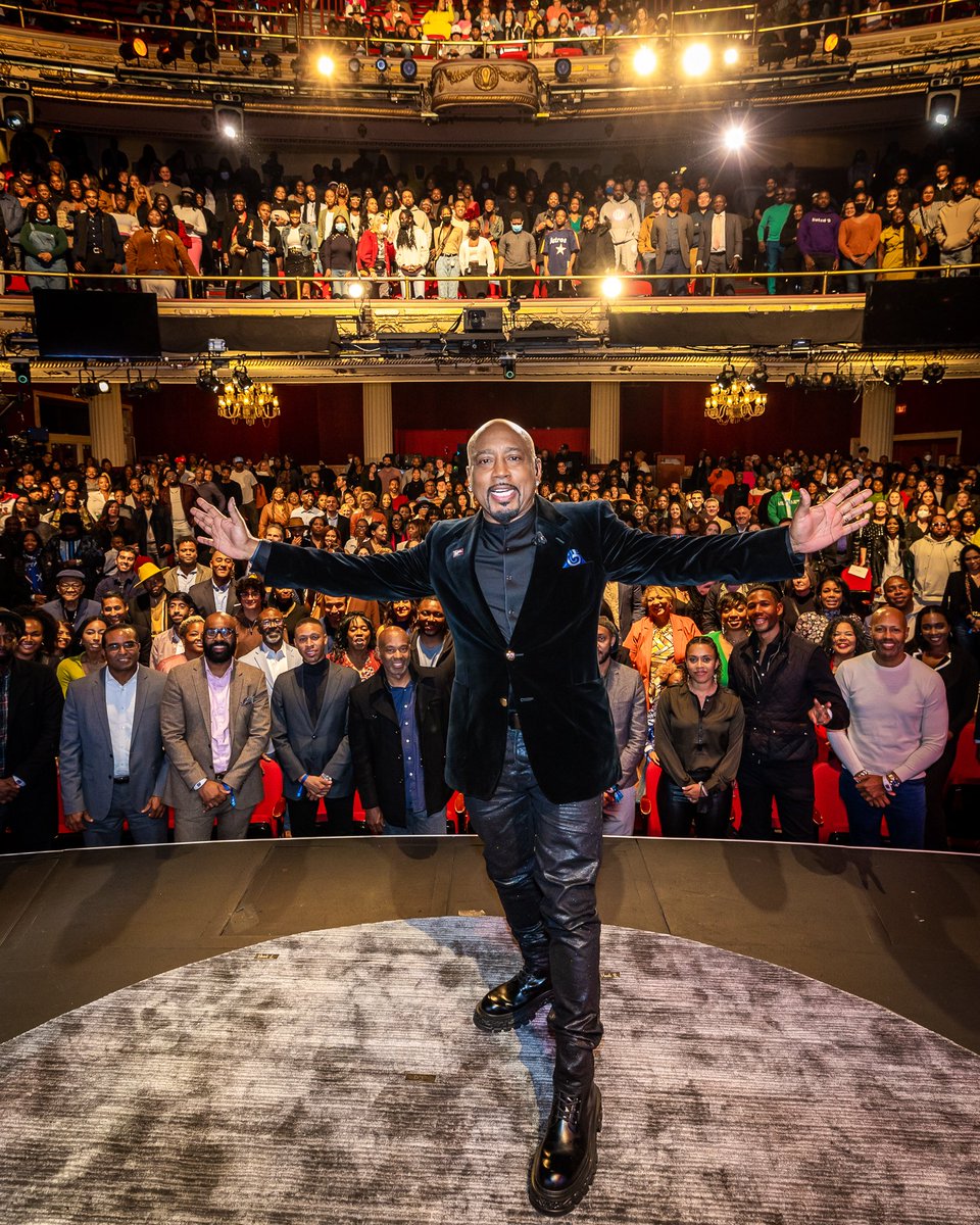 BlackEntrepDay's tweet image. Thank you for tuning into #BED2022! Tonight would not be possible w/o the support of our partners @Chase, @JPMWealth, @TheGeneralAuto, @PepsiStronger, @Shopify, @JNJNews, @AlibabaB2B, @Nike, @TMobileBusiness, @Google, @salesforce, @Lowes &amp;amp; @meta. See you all next year! 🎉