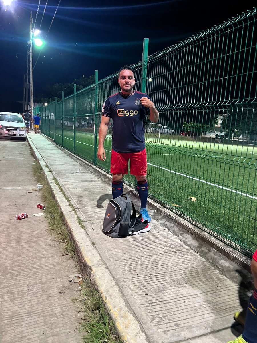 vezouchiha's tweet photo. Se saco la chamba ...#talacha 🤟❤️⚡️⚽️ https://t.co/qSEmGRNW6o