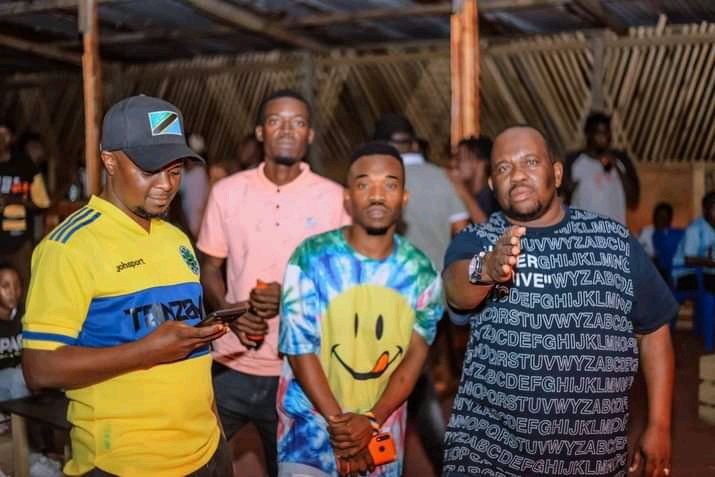 FourzeeDsm's tweet photo. @MkubwaFela 🎵🇹🇿 https://t.co/hVx5oB9VyF