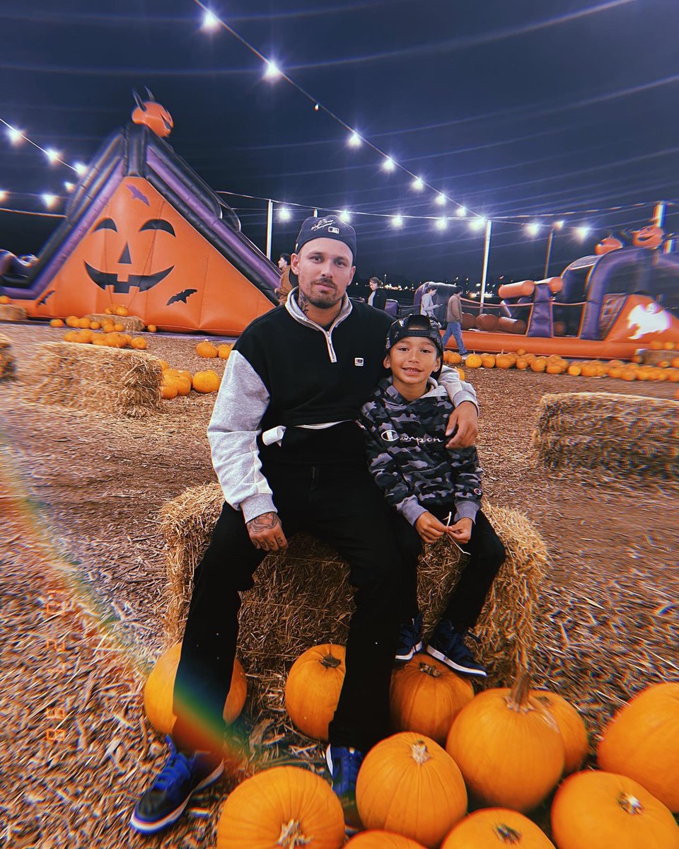 austinberglunds's tweet photo. My best friend 4L🎃🧡 https://t.co/PrzRrlgGzo