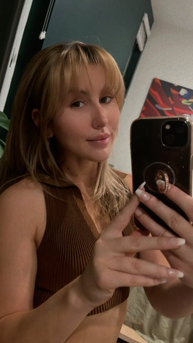 Having a moment 💁🏼&zwj;♀️🥰 https://t.co/DYSsFrGWRS