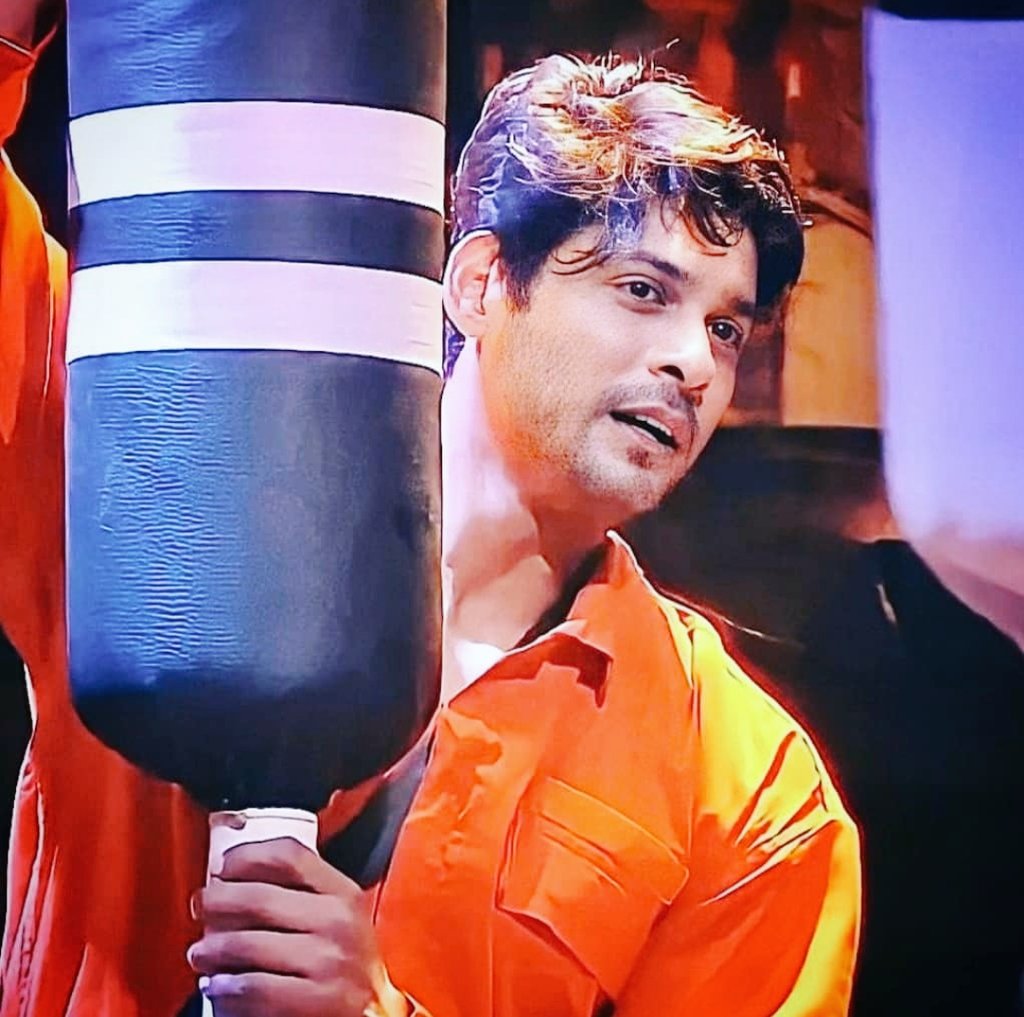 AnyAny65159149's tweet photo. Sometimes the tears of the night can never be false, these tears are never lost or never gained....💦💦🌈 #SidharthShukla #SidNaaz https://t.co/kqjBIj9exX