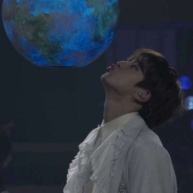 jingallery's tweet photo. IT’S HIM

#TheAstronaut #진 #Jin https://t.co/bVvMtSzEg0