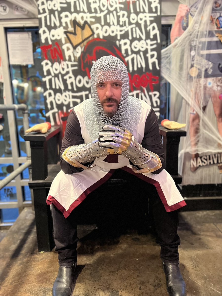 Happy #Halloween weekend from the boss man, <a href="/ChrisYoungMusic/">ChrisYoungMusic</a>. First of two outfits this weekend 👀