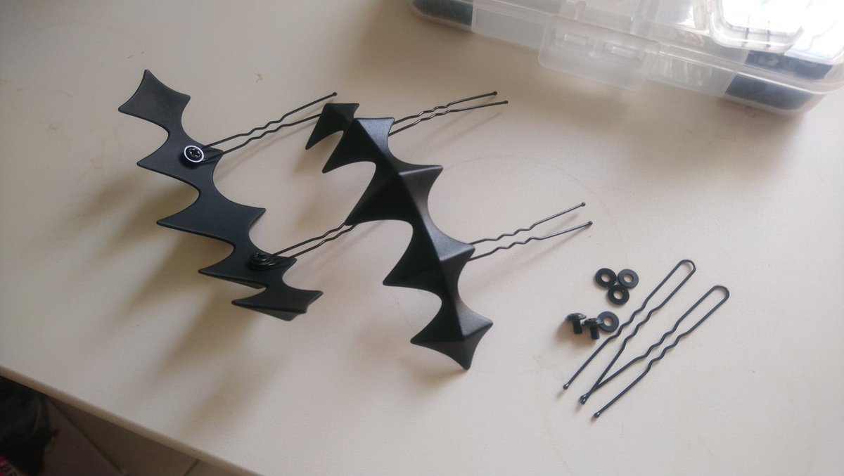 The crown of Ina
From 3D modeling to layout & make up
It's easier to wear with the U-shaped holder😎 