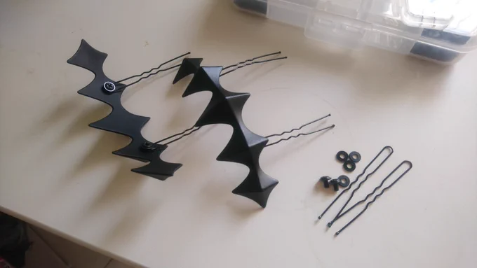 The crown of Ina
From 3D modeling to layout &amp; make up
It's easier to wear with the U-shaped holder😎 