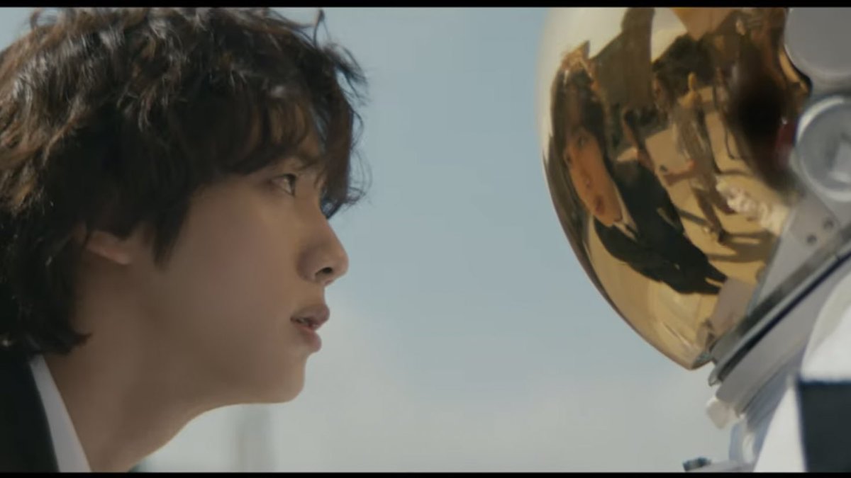 Джин бтс. Самый красивый участник бтс. Бтс сейчас 2022. Сокджин the astronaut. Jin музыка.