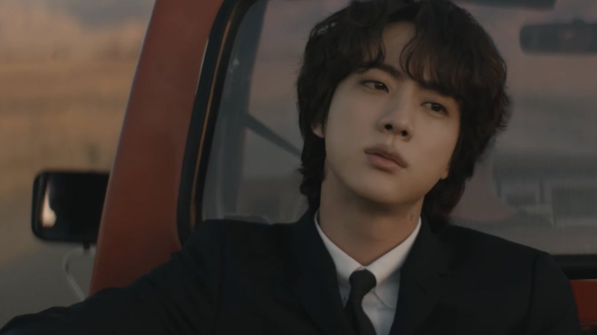 seokjinfile's tweet photo. the astronaut by jin (2022) https://t.co/BbL2jsR1CX
