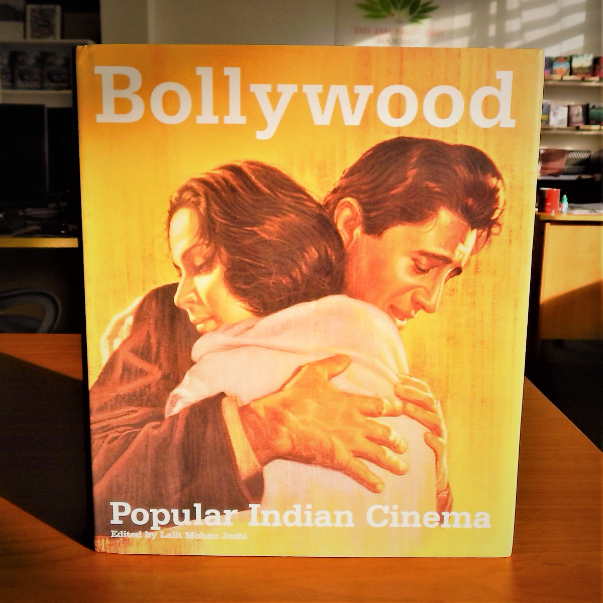 TheJamFruitTree's tweet photo. Get your copy of "Bollywood - Popular Indian Cinema" at The Jam Fruit Tree Bookshop
Rs. 5,500
Author: Lalit Mohan Joshi
#LalitMohanJoshi #Bollywood #PopularIndianCinema #CoffeTableBook #BooksforSale #DakiniBooks #TheJamFruitTree #TheJamFruitTreeBookShop #TJFT https://t.co/ffwI6Tep2t