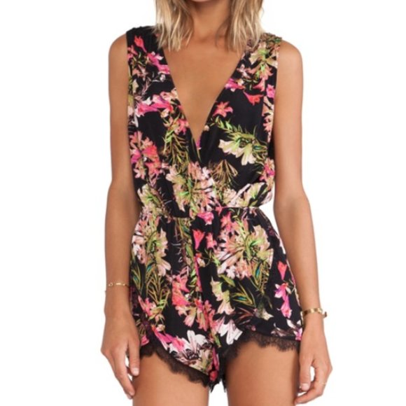 baerreg's tweet photo. So good I had to share! Check out all the items I'm loving on @Poshmarkapp #poshmark #fashion #style #shopmycloset #maurices #loversfriends: https://t.co/mnKbn1MzRM https://t.co/kG0YMsfQG6