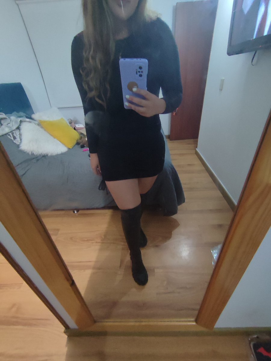 tatrina3's tweet photo. Cuántas piernas descubiertas se necesitan para levantarse un buen man https://t.co/Q7sfY3sqiG