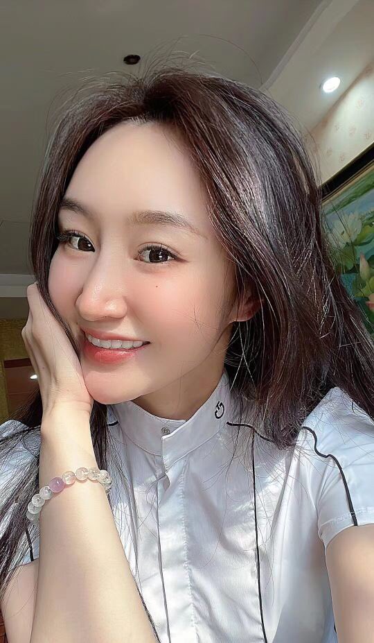 Qingzi66069's tweet photo. 北京好姐妹，推荐推荐哈哈，可查App，可跟飞
#空姐 #闺蜜 https://t.co/xBfQojXETD