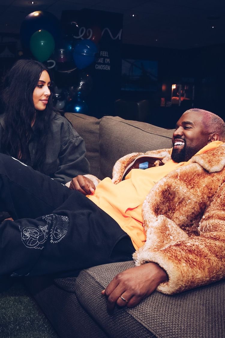 saanatsal's tweet photo. Kanye West | Kim Kardashian https://t.co/ZYSkt1RBTZ