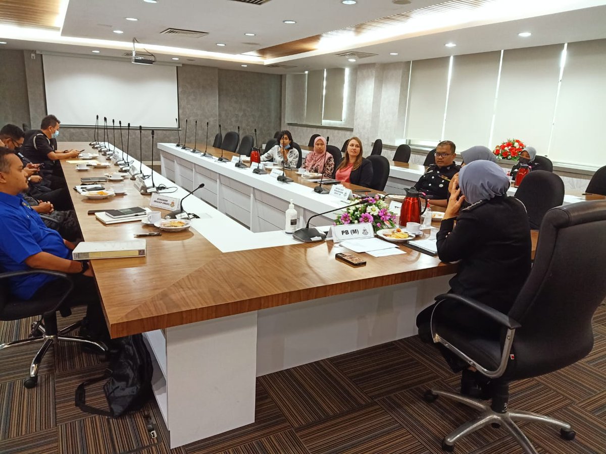 Great dialogue with <a href="/imigresenmy/">Imigresen Malaysia</a> on how we can collectively support migrants and refugees to voluntarily leave the country for durable solutions, and support a victim centered approach. When migration is a choice, well managed, and with respect to human rights, everyone benefits.