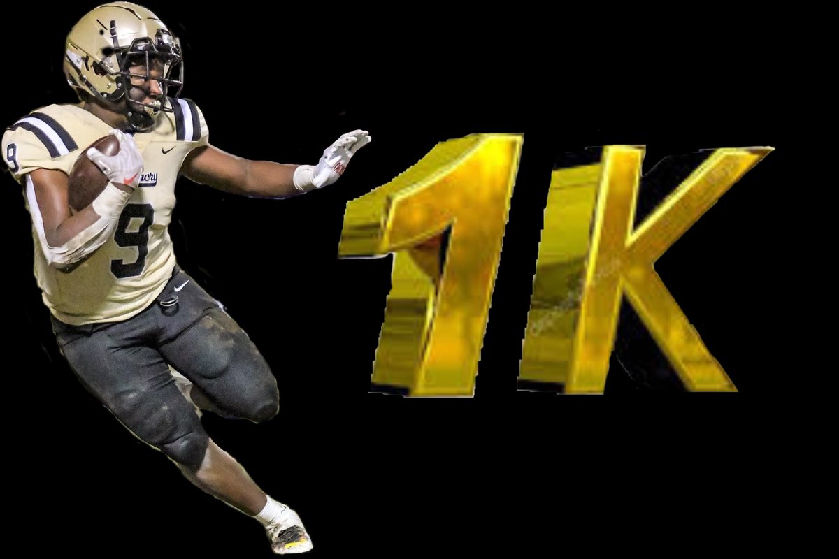 DaShaunfields22's tweet photo. Congrats @CharlestonFren9 on crossing the 1,000 yard mark to end the regular season tonight with
 20 car for 211 yds and 5 TDs in a 51-0 win over Nettleton 
Regular season: 1,011 yds rushing on 109 car 21 TDs  @MacCorleone74 @LawrencHopkins @TylerCleveland @bshields0244 @DDashark https://t.co/6bbRJ3lTJs