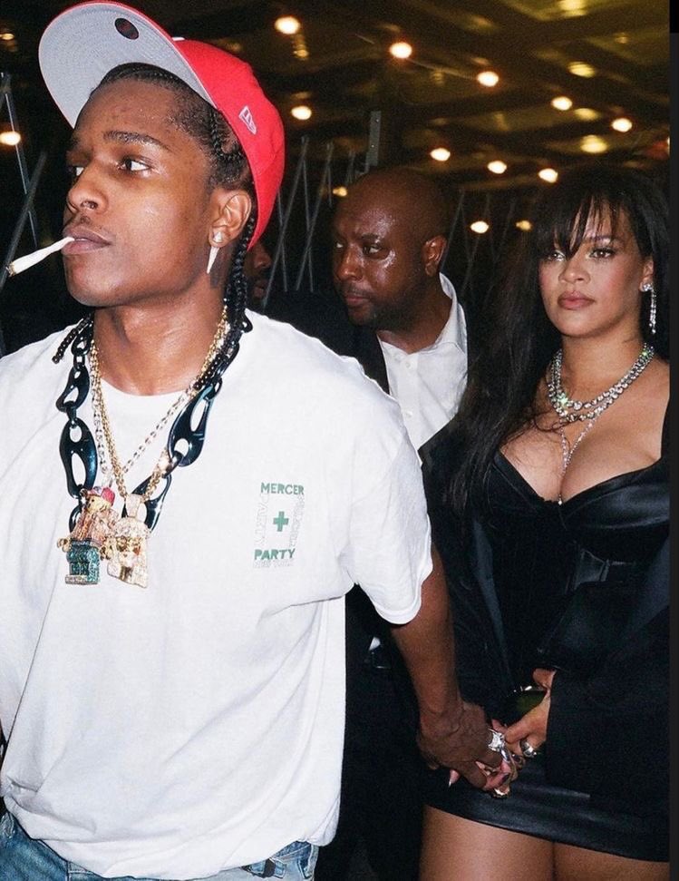 saanatsal's tweet photo. Rihanna | Asap Rocky 🚬 https://t.co/ZBfc7MjRAE