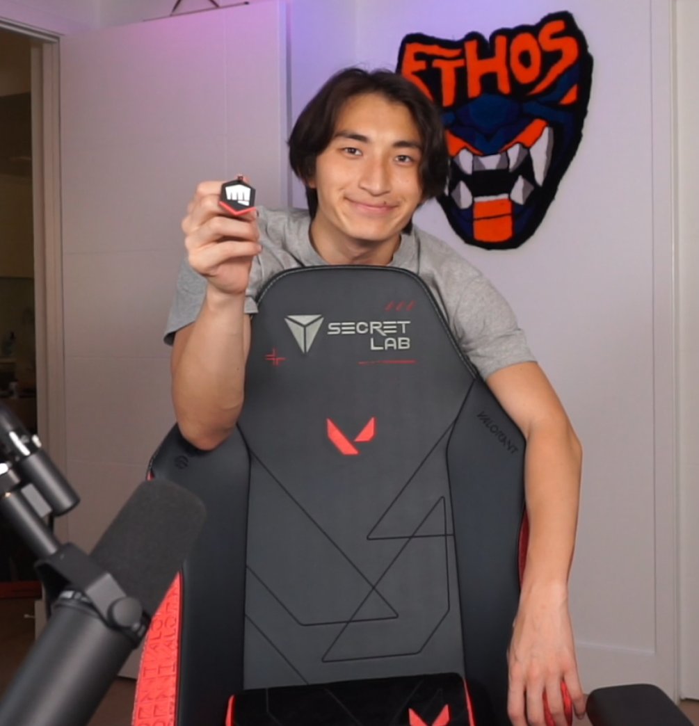 ethoz's tweet photo. new chair, new me

The new @PlayVALORANT x @secretlabchairs makes me happy!

get your own here: https://t.co/eAtig9nlkd

#SecretLabPartner https://t.co/60E2mAhtgi