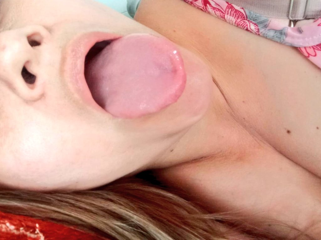 hotlatinmodel's tweet photo. ¿Qué te gustaría poner en mi boca?

#milf #hotmilf #hotmommy #hotlatin #latina #blowjob #felacion #oral #hotmom #mom #hotmodel #onlyfans #fansly https://t.co/3r6k3PD3lM