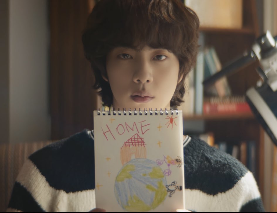 btaigooo's tweet photo. En verdad estamos siendo egoístas y esto es un GRAN ejemplo. Pensamos solo en nosotros mismos y como vamos a sufrir por su ausencia durante el sm, pero este MV nos muestra perfectamente lo duro que está siendo para Seokjin todo este proceso, la está  + 

#TheAstronaut https://t.co/hRag5Qr4hP