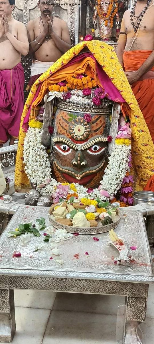 🙏🌹 *जय श्री महाकाल*🌹🙏
*श्री महाकालेश्वर ज्योतिर्लिंग का आज का भस्म आरती शृंगार दर्शन*
🔱 *28अक्टूबर  2022 (शुक्रवार)*🔱