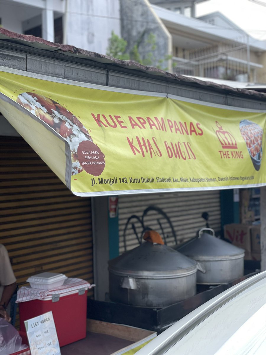 Snack atau kue tradisional dari bugis ini terbuat dari 100% gula aren, dan campuran tepung terigu dan tepung beras, mereka ini tadinya jualan di bali kemudian pandemi pindah ke jogja untuk memulai lagi dari 0