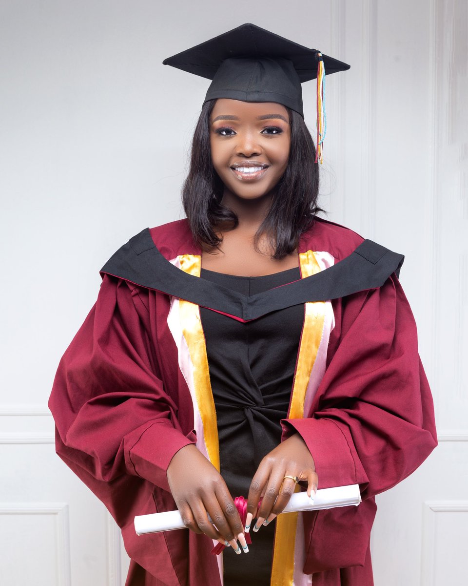 _chelimo_'s tweet photo. Bagged that degree 👩🏾‍🎓👩🏾‍🎓 https://t.co/9Rg3JBGH6w