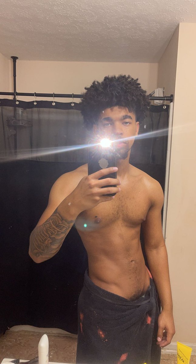 KxngAj21's tweet photo. Come oil me up shawty🧴😩 (Like + Retweet💙) https://t.co/ptBgtXr98a