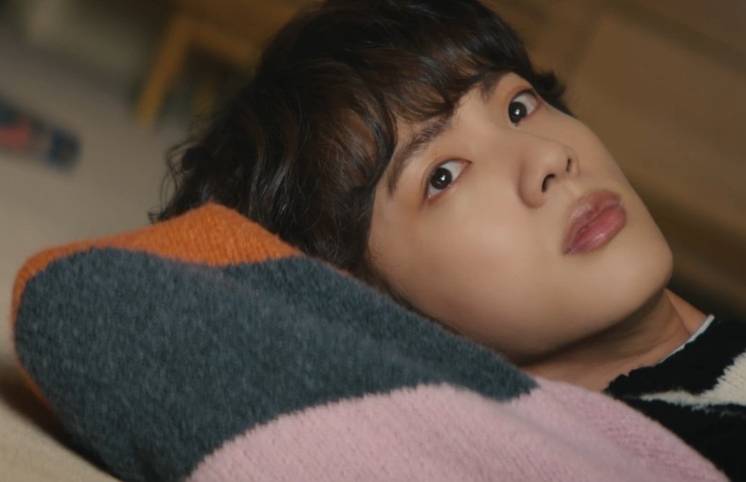 ANAMARIANAVASMA's tweet photo. #Jin @BTS_twt #JinxColplay #Jin_TheAstronaut https://t.co/csR7g7DfIt