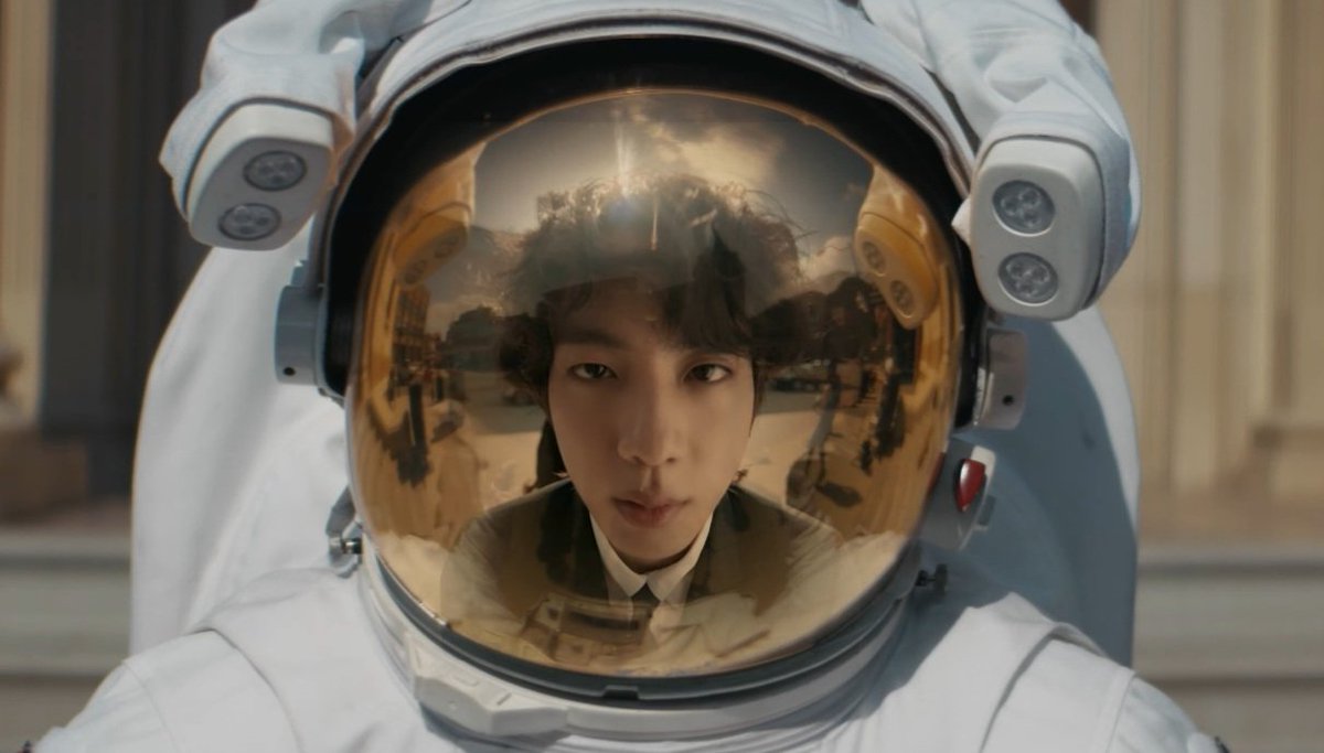 ANAMARIANAVASMA's tweet photo. #Jin @BTS_twt #JinxColplay #Jin_TheAstronaut https://t.co/csR7g7DfIt